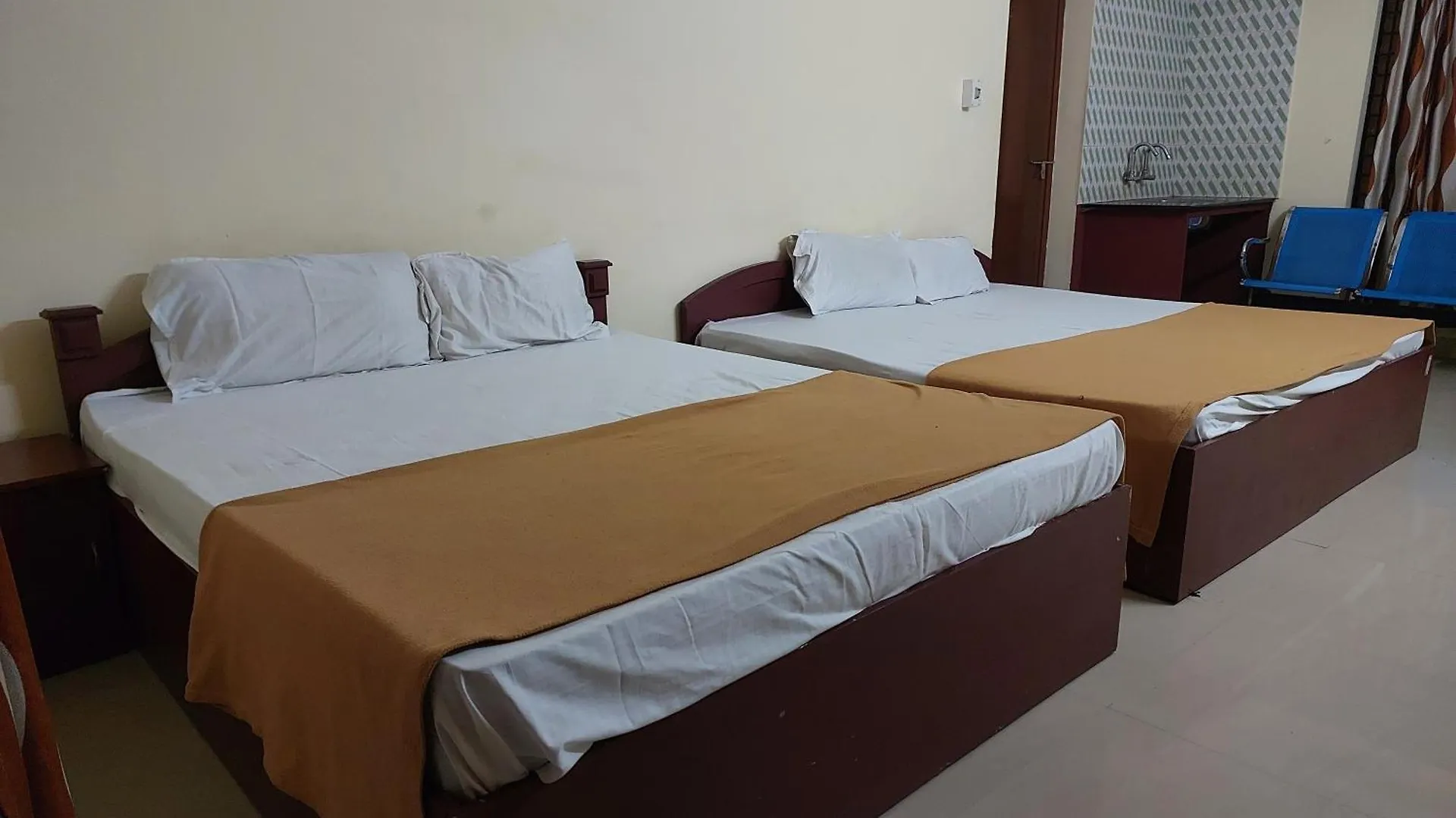 Adhithya Apartments Guruvāyūr 0*,  India