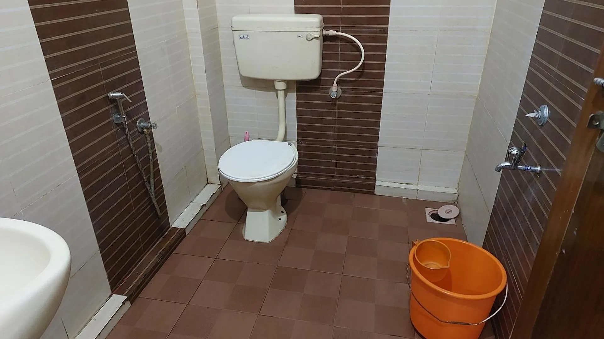 Adhithya Apartments Guruvāyūr India